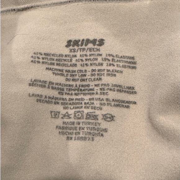 NWT SKIMS Seamless Sculpt High Waisted Above The Knee Short XS - Picture 6 of 6